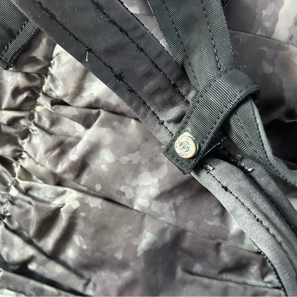 Lululemon Destined for Greatness Duffel
Deep Coal Creekside Camo - Picture 8 of 14